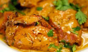 طرز تهیه مرغ با سس بادام هندی؛ طعم خاص و جدید