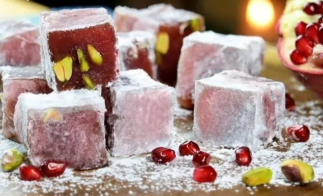 لوکوم انار ؛ شیرینی اصیل و خوش‌رنگ ترکی ویژه یلدا