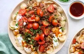 پخت ماکارونی به سبک ترکی با سس ماست