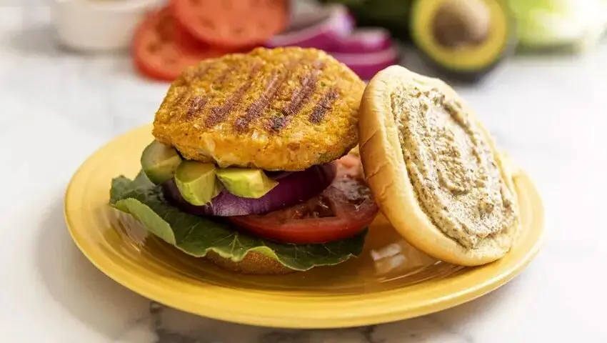 نخود برگر با سس خردل