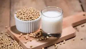 شیر سویا چگونه درست می‌شود ؟؛ روش تهیه شیر سویا در منزل
