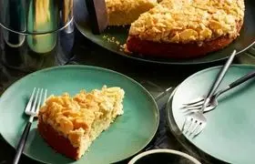 کیک توسکا ؛ دسر سوئدی با لایه ای جادویی از بادام کاراملی