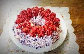 طرز تهیه سالاد یلدایی با انار و گل‌کلم