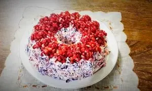 طرز تهیه سالاد یلدایی با انار و گل‌کلم