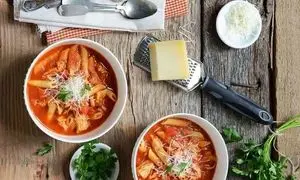 طرز تهیه سوپ مرغ و پارمزان