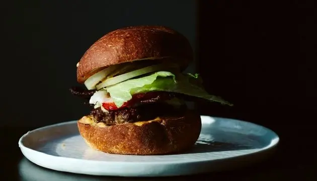 طرز تهیه همبرگر خانگی؛ بهترین برگر را با دست‌پخت خودتان امتحان کنید