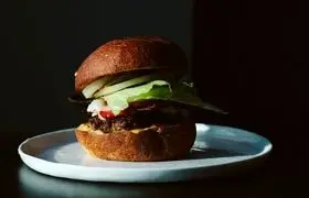 طرز تهیه همبرگر خانگی؛ بهترین برگر را با دست‌پخت خودتان امتحان کنید