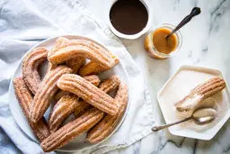 چگونه می‌توان در خانه چوروس اسپانیایی تهیه کرد؟