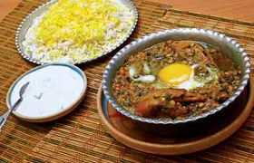 خوردنی‌ترین خورش‌ گیلانی را با این روش درست کنید