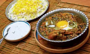 خوردنی‌ترین خورش‌ گیلانی را با این روش درست کنید