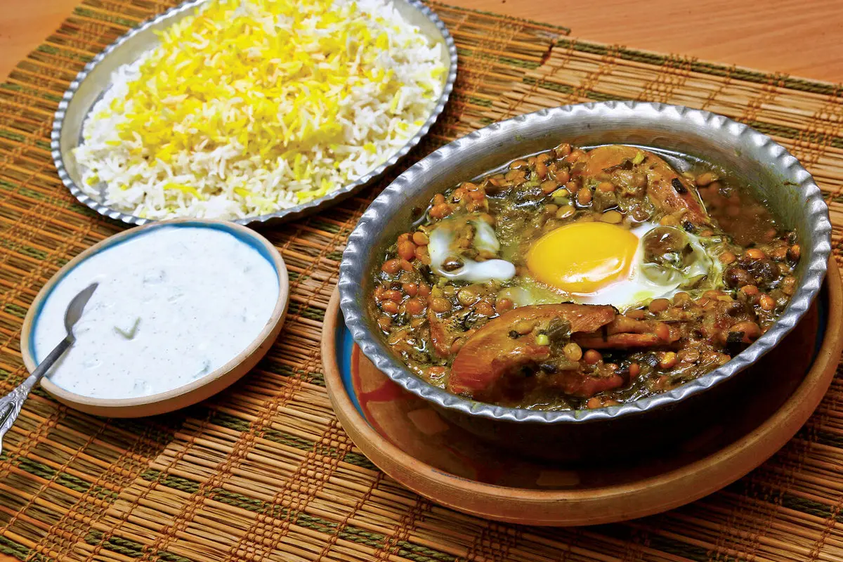خوردنی‌ترین خورش‌ گیلانی را با این روش درست کنید