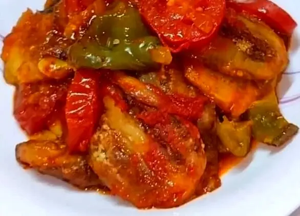 خوراک گوجه و بادمجان ؛ ساده و خوشمزه با قیمتی مناسب