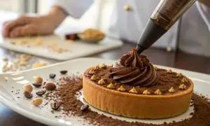 کرم پاتیسیر شکلاتی ؛ طعمی غنی ، خامه‌ای و لطیف