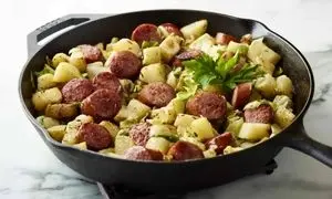 سوسیس سیب زمینی بازاری با طعمی بی‌نظیر 