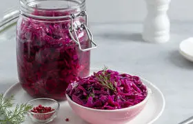 چگونه ترشی کلم قرمز پاییزی درست کنیم؟