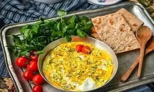 پنیر برشته ؛ غذای خوشمزه شمالی با پنیر محلی و تخم‌مرغ