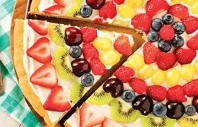 پیتزای میوه‌ای گرانولا مخصوص صبحانه