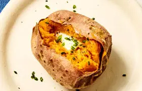 چطور سیب‌زمینی شیرین بپزیم و سرو کنیم؟