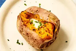 چطور سیب‌زمینی شیرین بپزیم و سرو کنیم؟