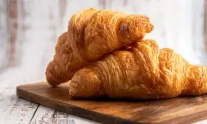  طرز تهیه کروسان سریع و راحت بدون فر با خمیر خانگی برای عصرانه