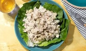 سالاد مرغ ؛ سرشار از پروتئین و مغزها + روش تهیه
