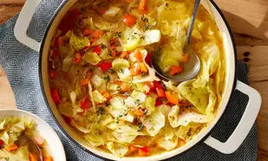 طرز تهیه سوپ کلم رژیمی و نکاتی در مورد رژیم سوپ کلم