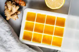 طرز تهیه شات یخی با لیمو، زنجبیل و زردچوبه