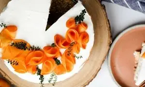 چیزکیک خرمالو یخچالی : بهترین دسر پاییزی برای دورهمی های عصرانه