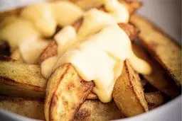 طرز تهیه سیب زمینی تنوری در ۱۰ دقیقه؛ فست فودی خوشمزه و رستورانی