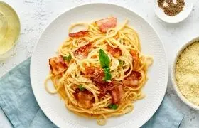 پاستا فتوچینی با بیکن و سس مخصوص