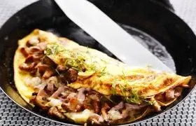 طرز تهیه املت ژامبون و پنیر