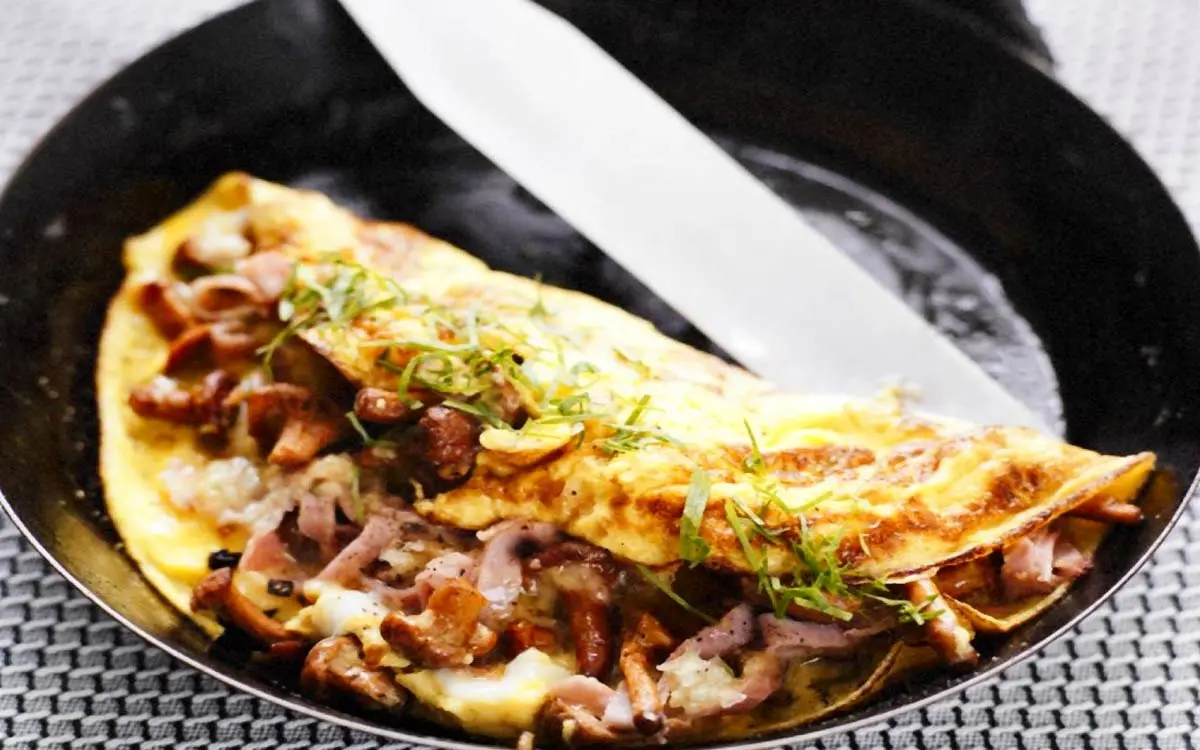 طرز تهیه املت ژامبون و پنیر