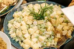 دستور تهیه سالاد نروژی با شوید خشک و ماست