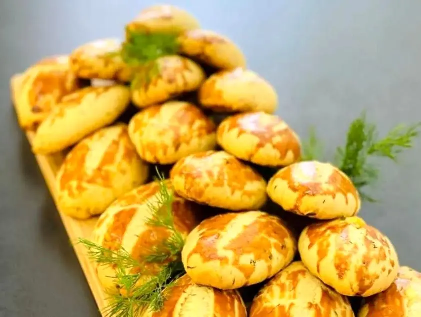 دستور پخت پواچا؛ نان ترکی با طعم پنیر و شوید