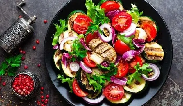 طرز تهیه ۲ نوع سالاد قارچ با سس مخصوص