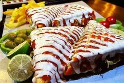 طرز تهیه اسنک کالباس با ماهیتابه و ساندویچ ساز + نکات و فوت‌وفن