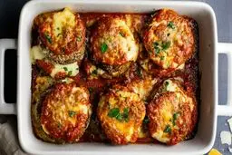 طرز تهیه بادمجان پنیری، غذای خوشمزه مدیترانه‌ای 