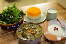 خورش اسفناج قالی؛ گزینه‌ای ایده‌آل برای میزهای گیاهی