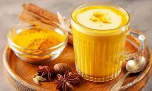 «شیر طلایی» ؛ یک روش ساده برای تهیه این نوشیدنی مفید