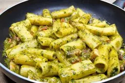 ببینید؛ طرز تهیه پاستای ایتالیایی با ریحان و گوجه گیلاسی