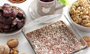 طرز تهیه رنگینک با خرمای له شده