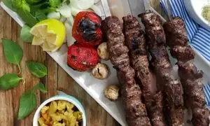 طرز تهیه کباب بستکی ؛ طعم آتشین جنوب روی نان داغ