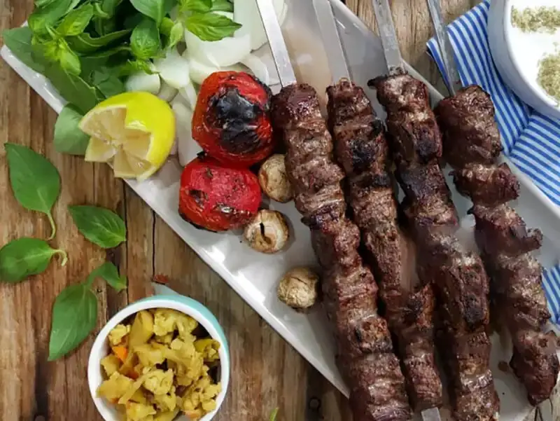 طرز تهیه کباب بستکی ؛ طعم آتشین جنوب روی نان داغ