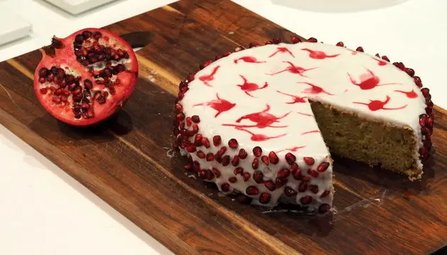 طرز تهیه چیز کیک انار؛ برای شب یلدا آماده شوید