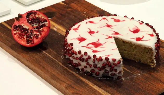 طرز تهیه چیز کیک انار؛ برای شب یلدا آماده شوید