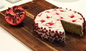 طرز تهیه چیز کیک انار؛ برای شب یلدا آماده شوید