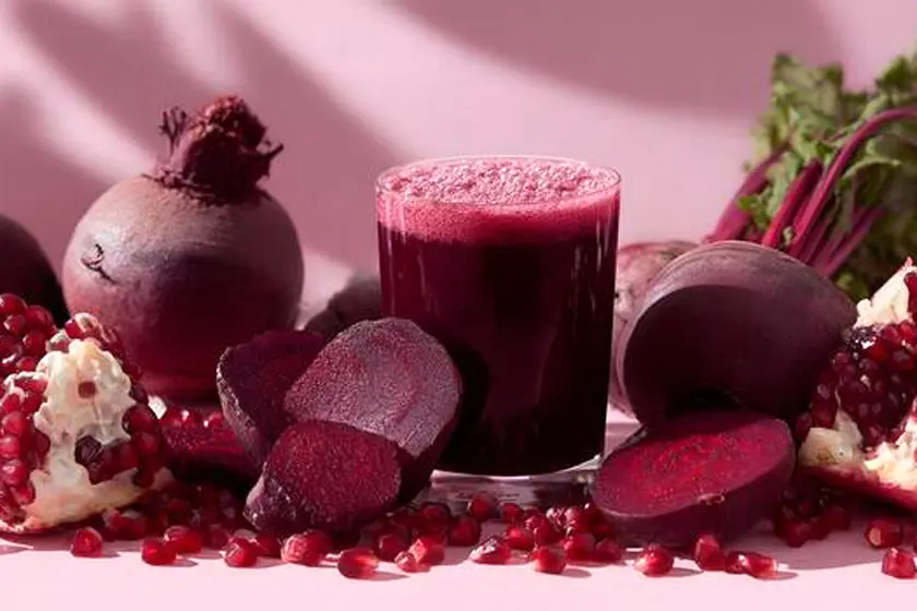 طرز تهیه اسموتی انار و لبو برای شب یلدا