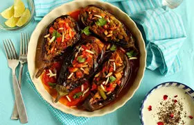 طرز تهیه بادمجان شکم پر به دو روش