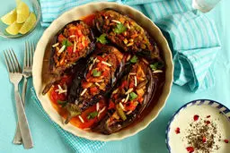 طرز تهیه بادمجان شکم پر به دو روش