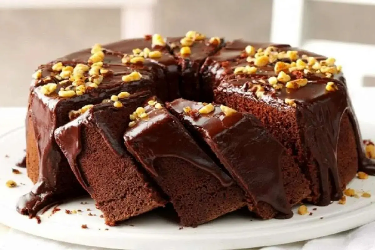  کیک شکلاتی با شیرعسلی؛ خوشمزه‌ترین کیک شکلاتی که تابه‌حال خورده‌اید!